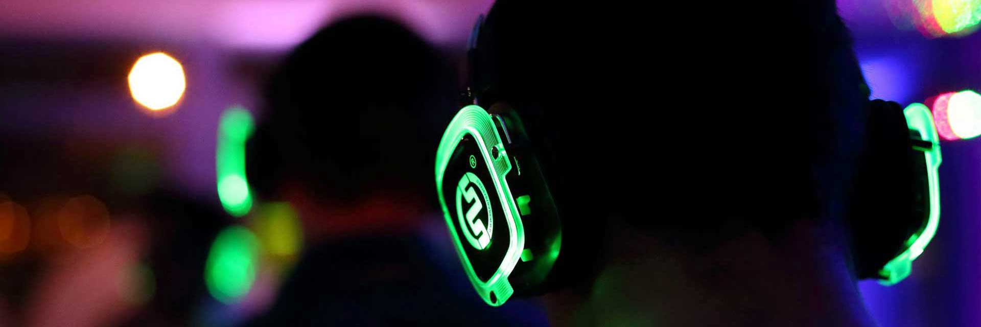 party-silent-disco Casque silent disco Silentsystem avec LED pendant un événement