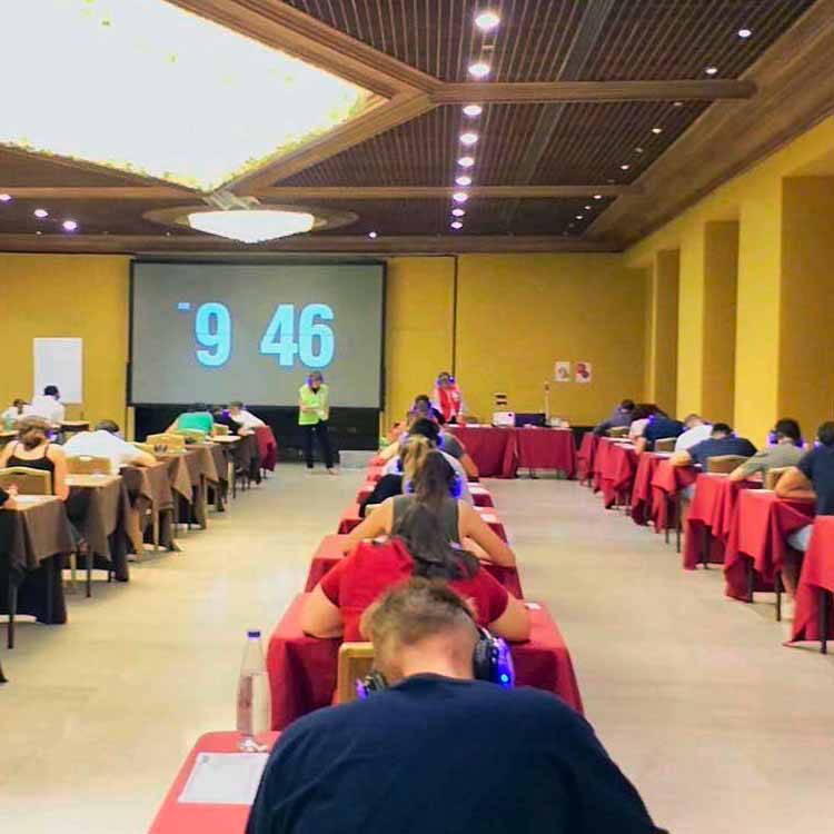 Examens de langue avec casques sans fil Silentsystem