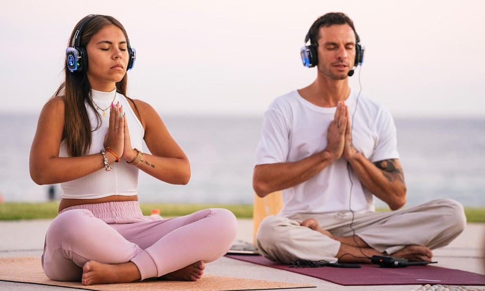 silent-yoga-meditazione Silent Yoga et méditation avec casques sans fil Silentsystem