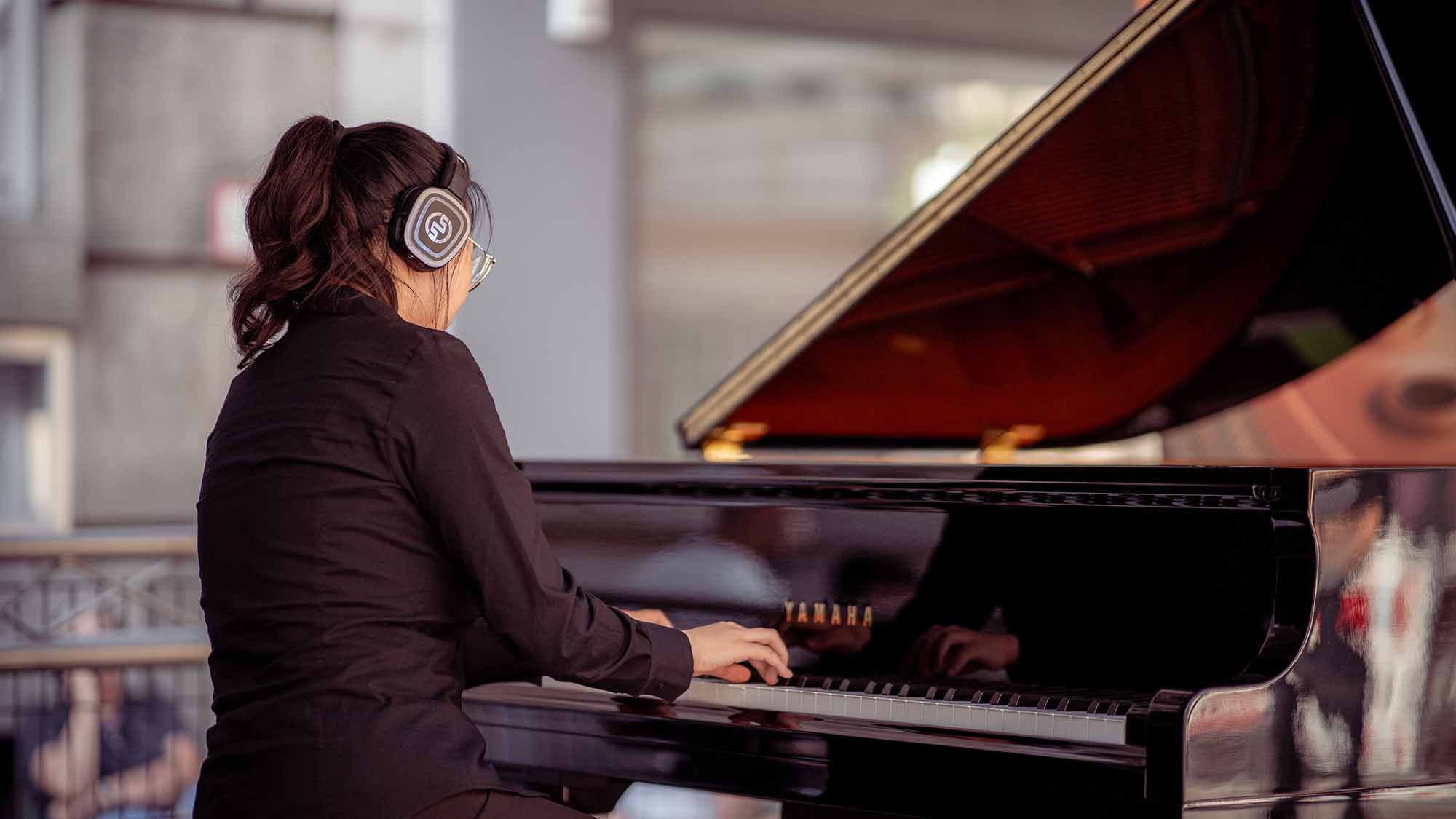 pianoforte-silent-cuffie-silentsystem Concerts de piano au casque sans fil : le guide complet