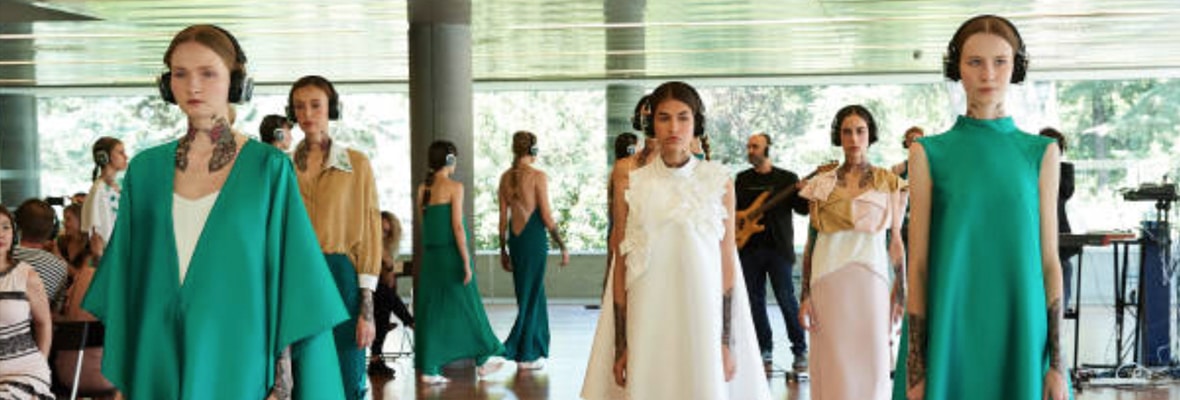 Silent modeshow Silent Fashion Show met draadloze hoofdtelefoons van Silentsystem