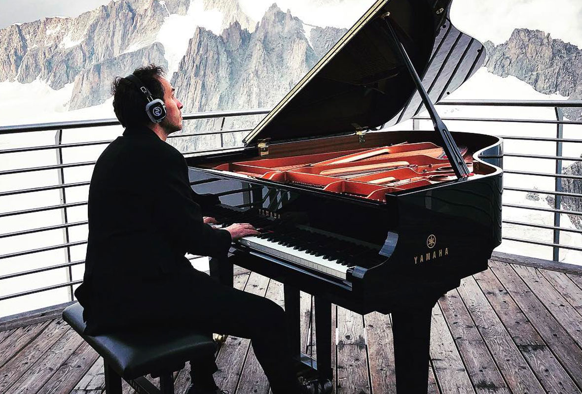 Silent concert Montblanc Yamaha Silent Concert op 4.000 meter met draadloze hoofdtelefoons van Silentsystem