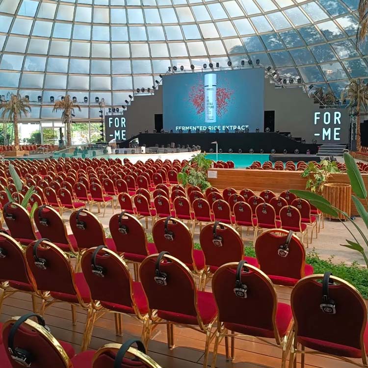 congresso-rodi Grote congreszaal onder een glazen koepel