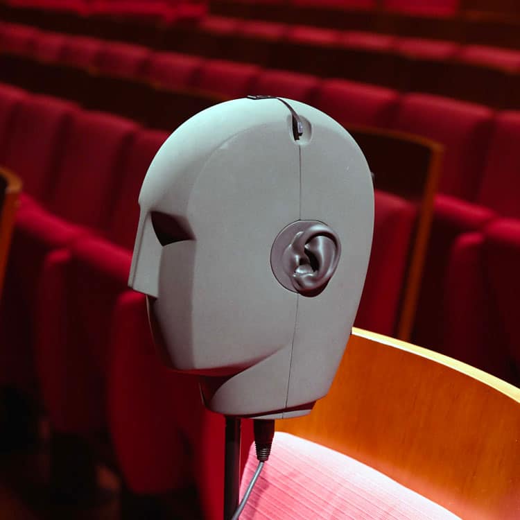 dummyhead Binaurale kunstkop voor 3D-audio-opnamen in een theater