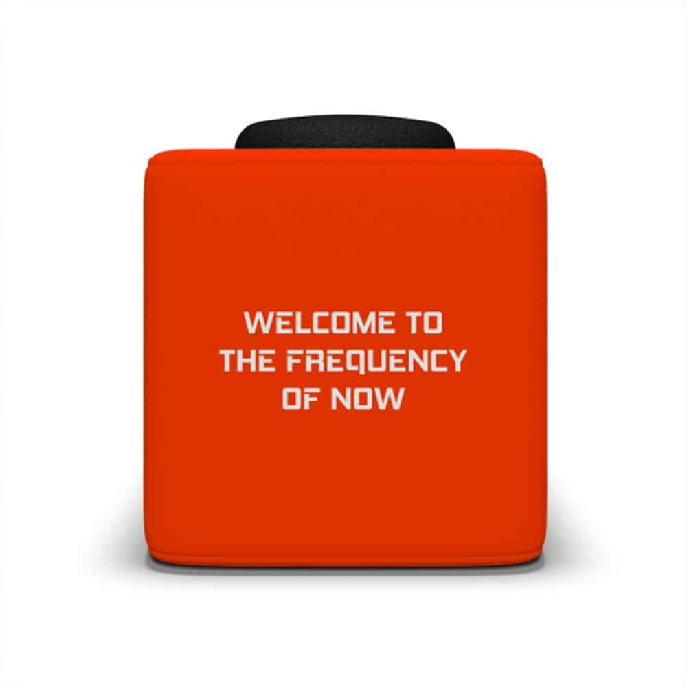 Oranje Catchbox met de tekst Welcome to the frequency of now